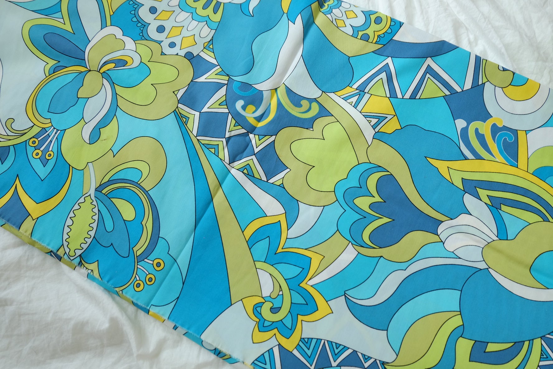 Bold Retro Print Cotton Fabric, 2.19 Yards