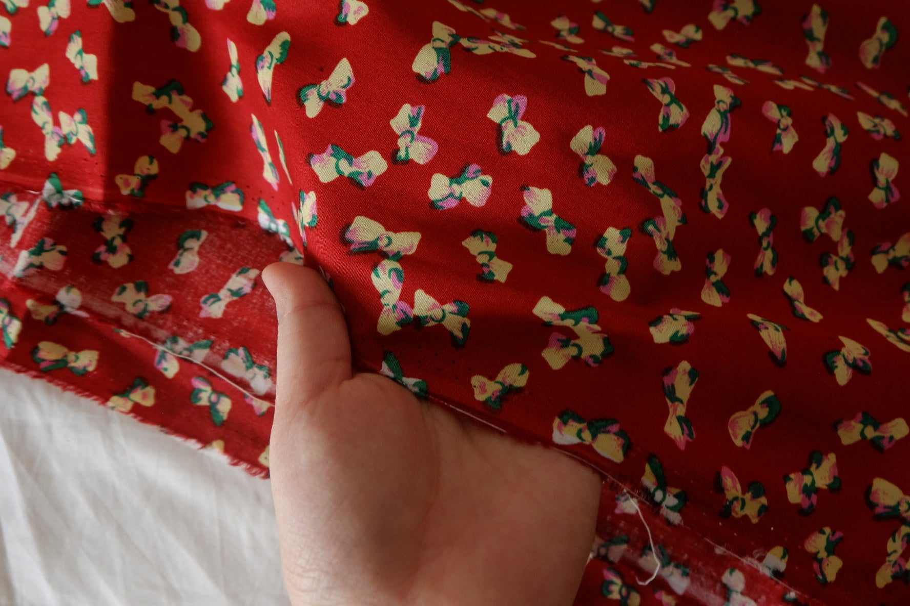 Red Bow Print High-Count Cotton Poplin – 1.6 yd
