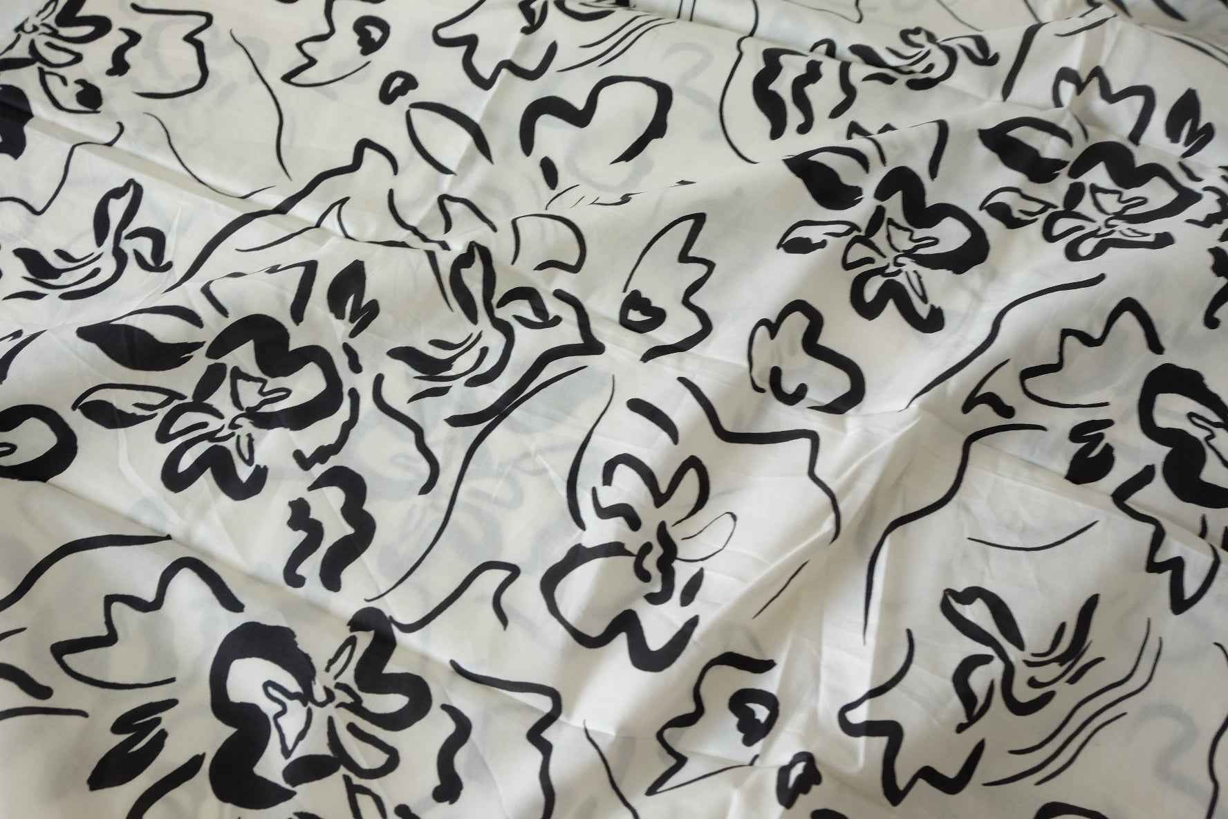 Monochrome Abstract Floral 60s Cotton Poplin Fabric – 2.2 yd