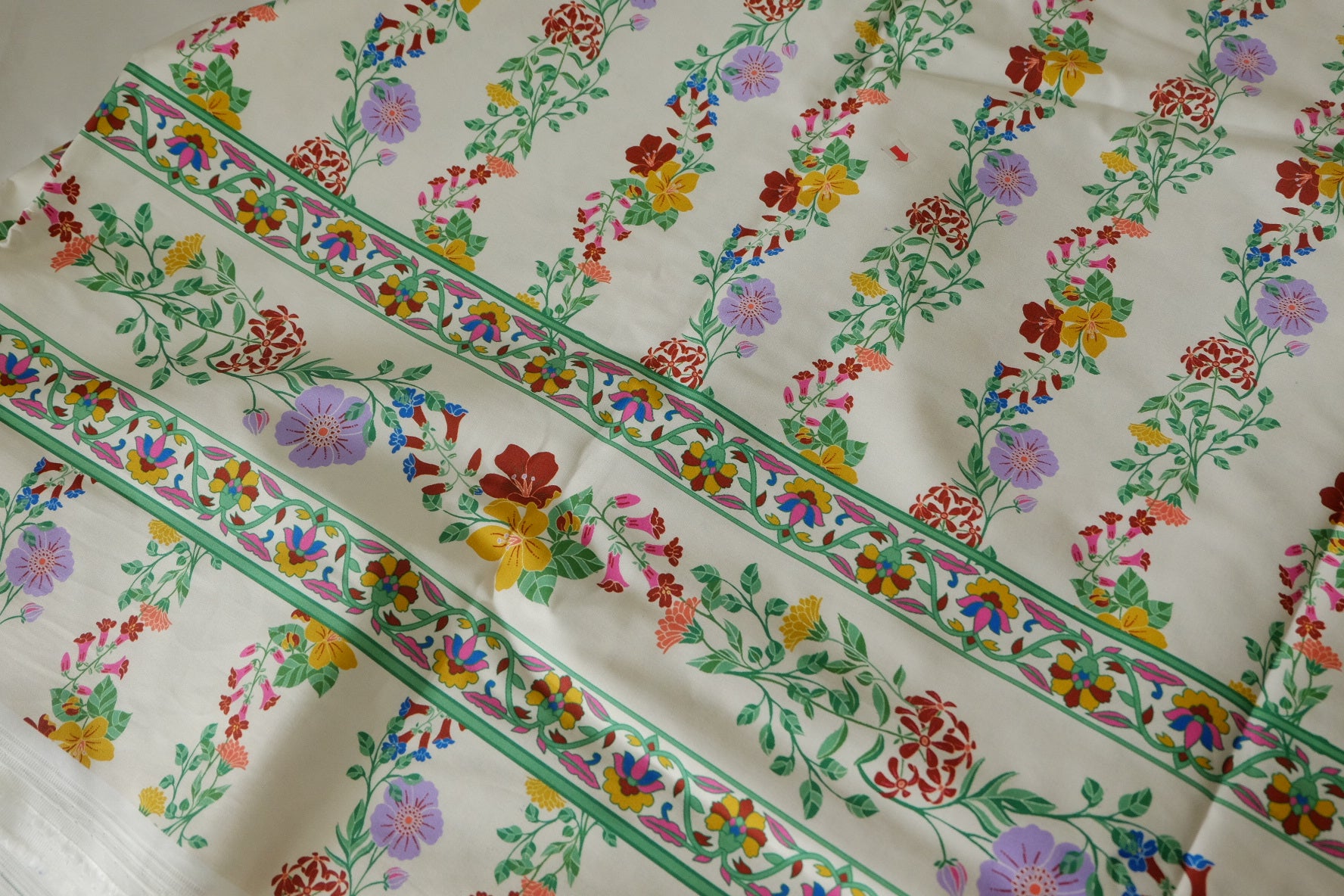 Botanical Border Stretch Cotton Sateen – 2.2 yd