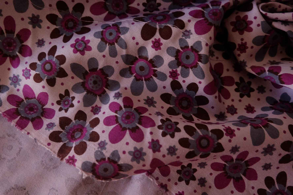 Retro Berry Daisy Soft Cotton Twill Fabric – 2.2 yd