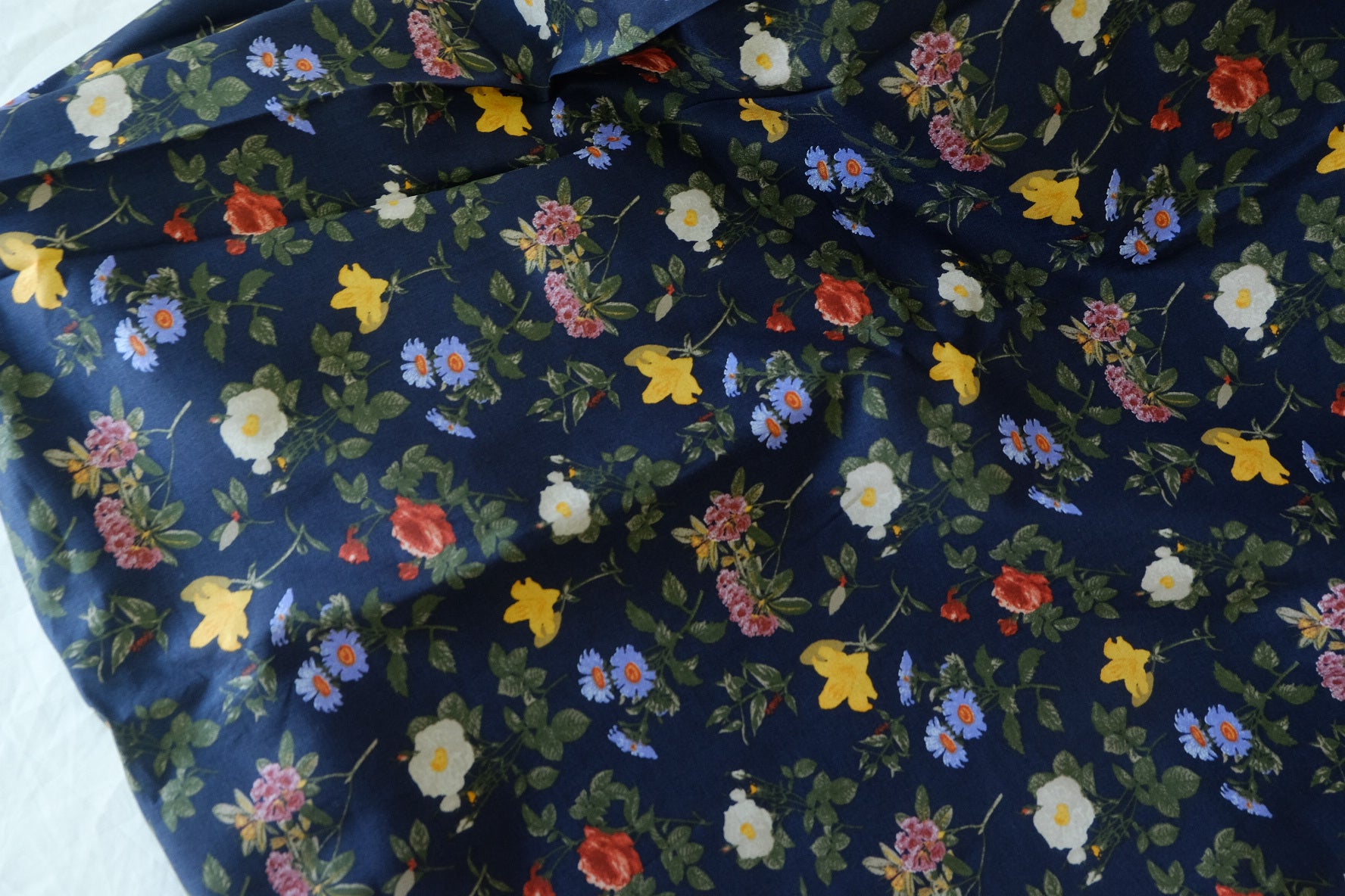Navy Garden Floral 80s Cotton Poplin Fabric – 1.6 yd