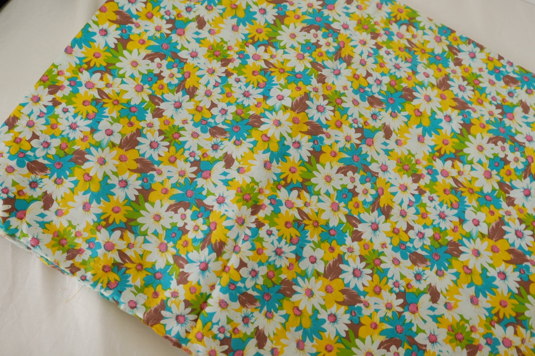 Colorful Daisy Garden Cotton Fabric – 2.2 yd/ 3.3 yd