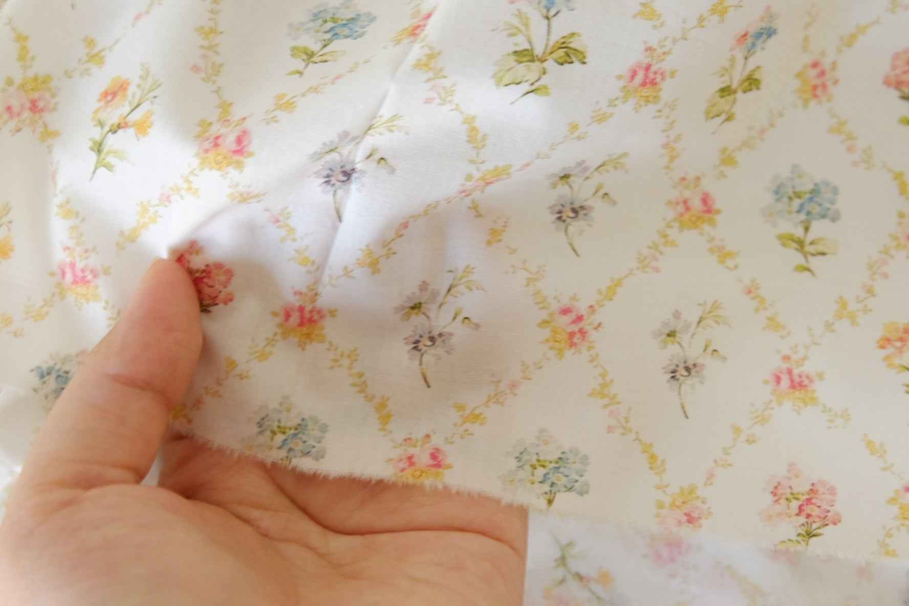 Floral Lattice Cotton Lawn Fabric – Soft Vintage Garden Print (2.7 yd Cut)