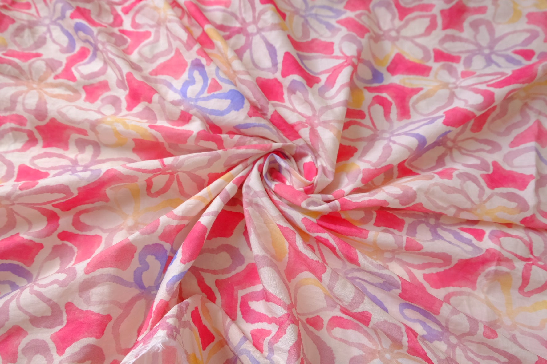 Pink Graphic Floral Cotton Lawn Fabric - 3.28 yd