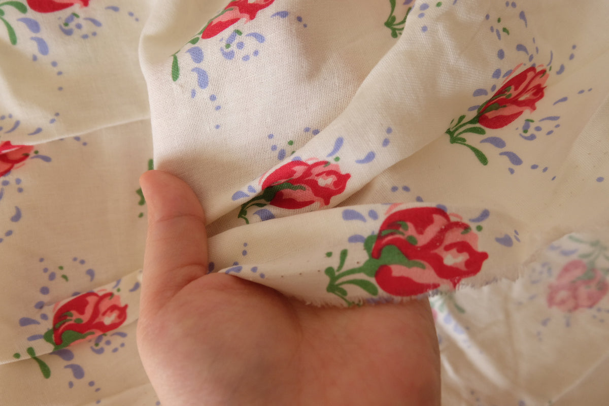 Little Red Roses – Soft Double Cotton Gauze – 1.9 yd