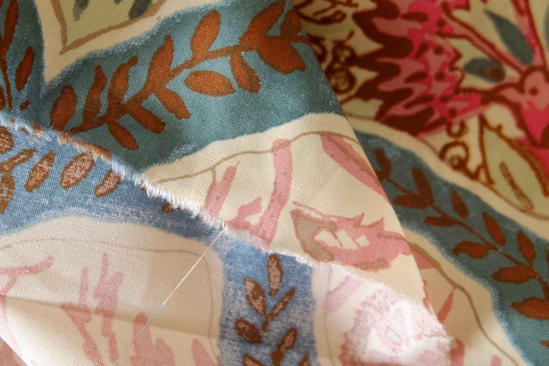 Vintage Fan Floral 60s Cotton Poplin Fabric – 2.2 Yards