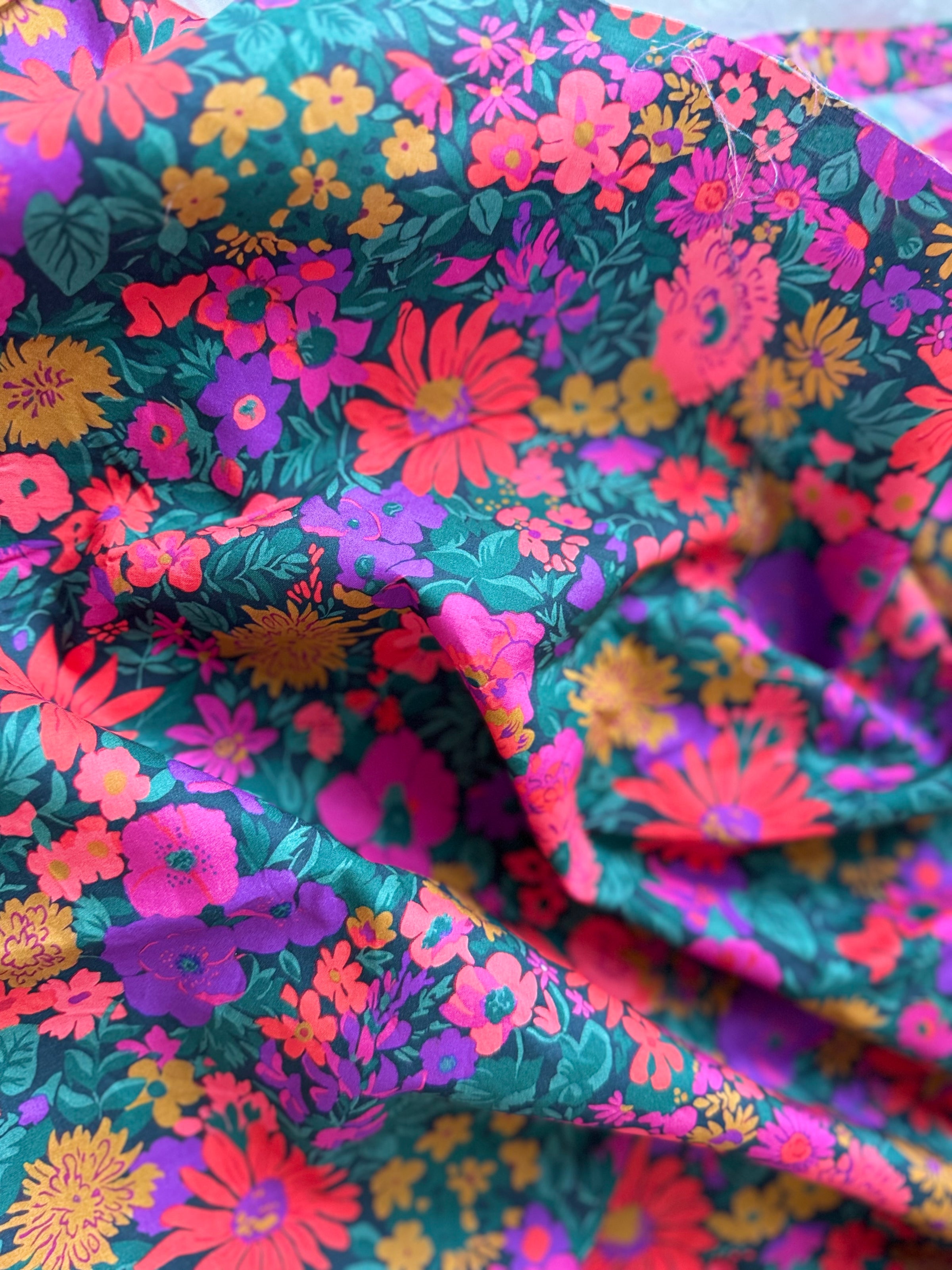 Italian Garden Floral Cotton Lawn Fabric — 2.02 yd
