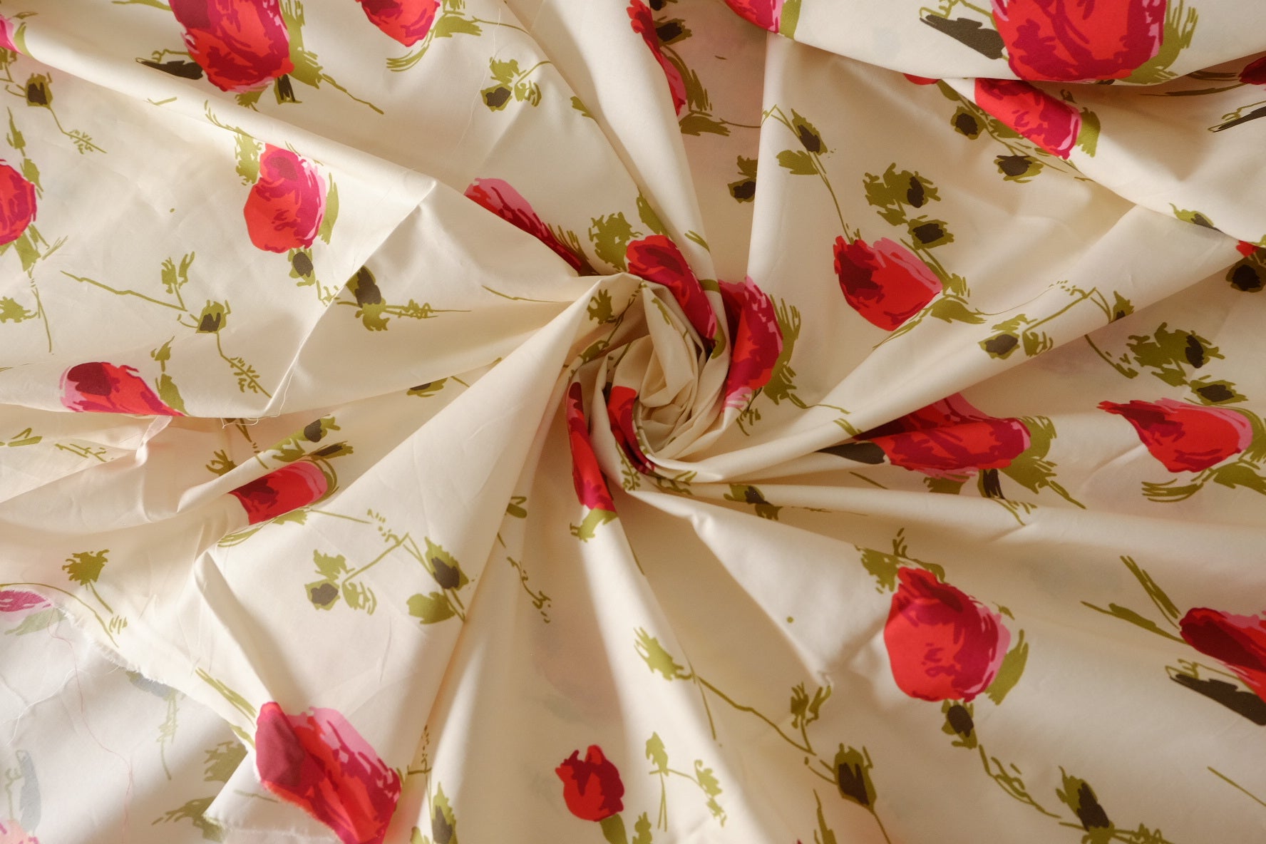 Border Rose Cotton Lawn Fabric – 3.6 yd