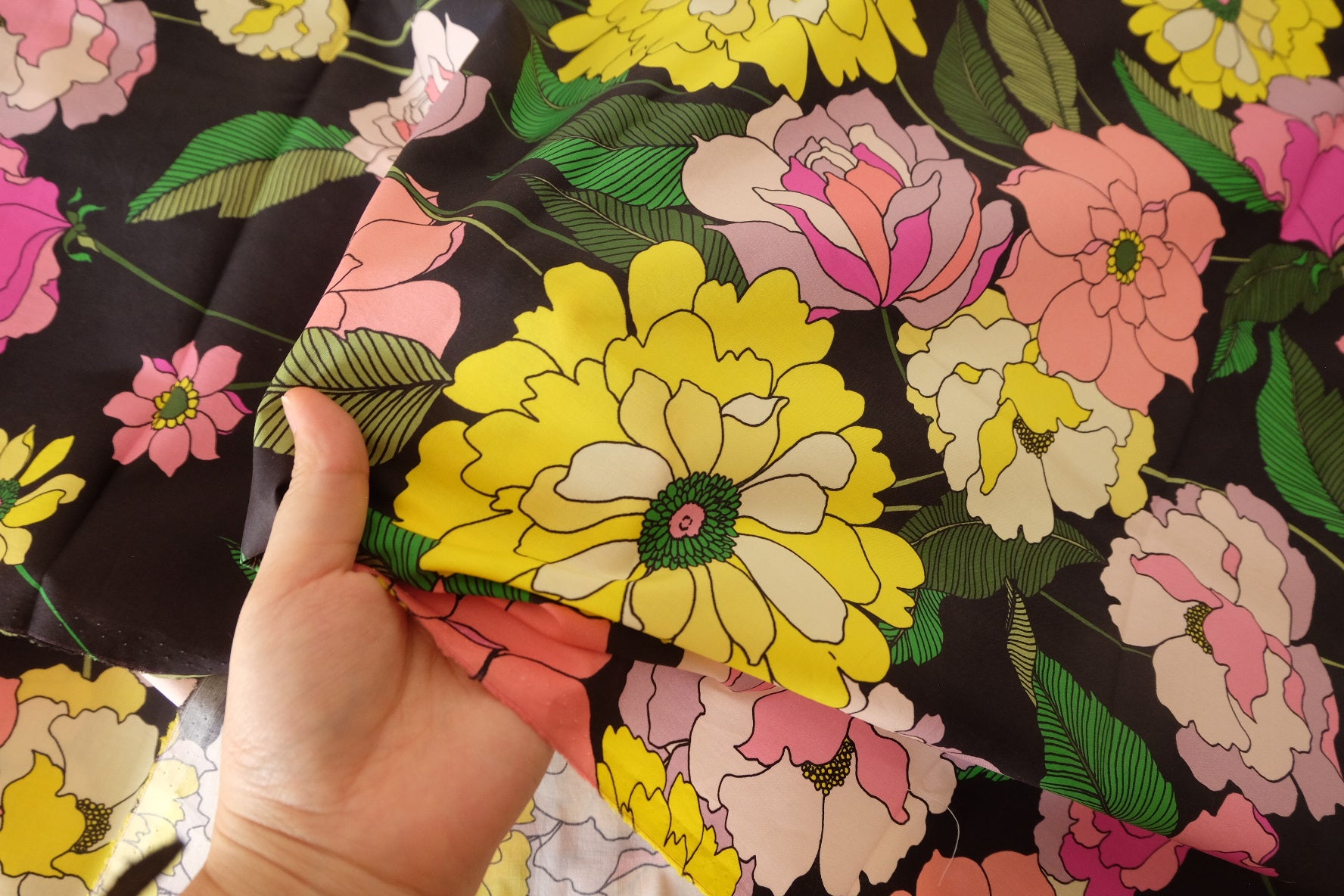 Bold Large Floral Cotton Poplin Fabric - 2.7 yd