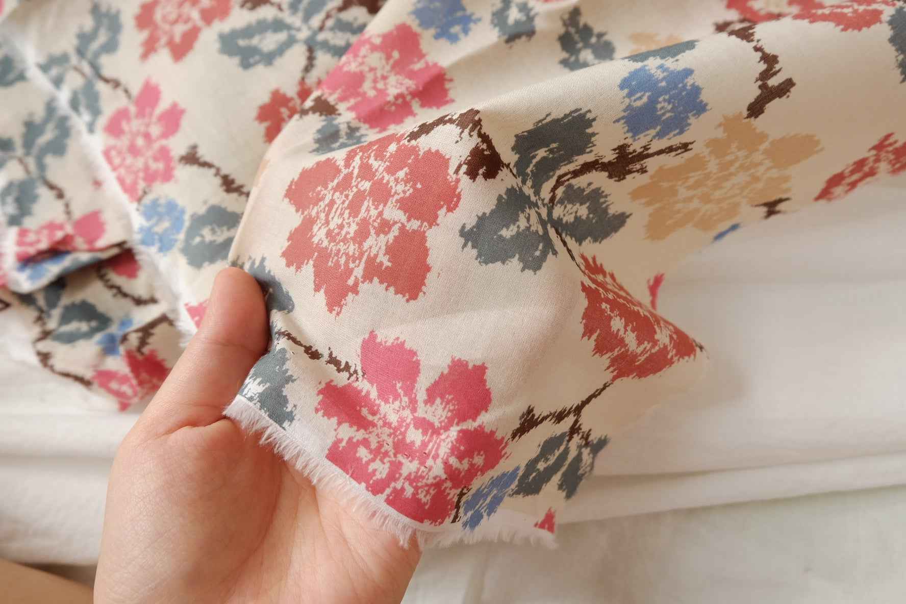 Vintage Floral Ultra-Light Cotton Fabric - 3.28 yd
