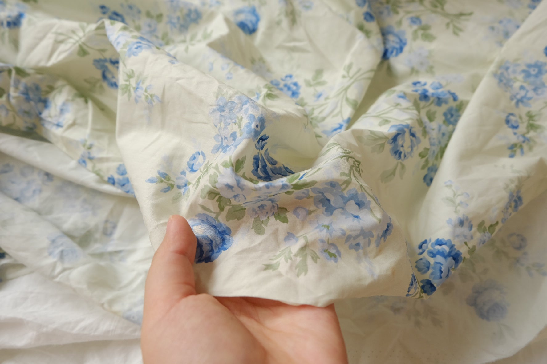 Blue Floral Cotton Poplin, Lightweight 60s, 2.7 Yards