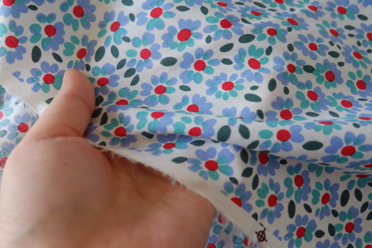 Blueberry Daisy – Floral Cotton Fabric | 2.2 Yards