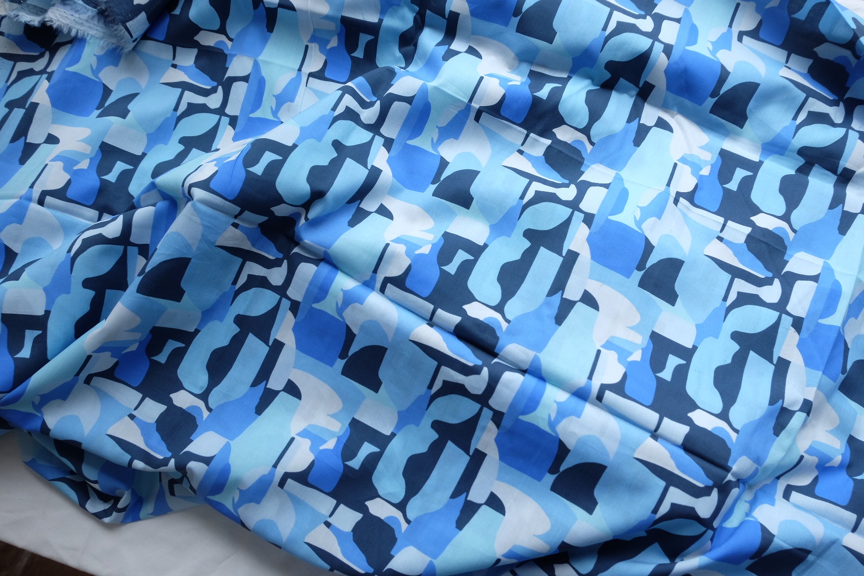 Abstract Blue Cotton Lawn – 3.3 yd