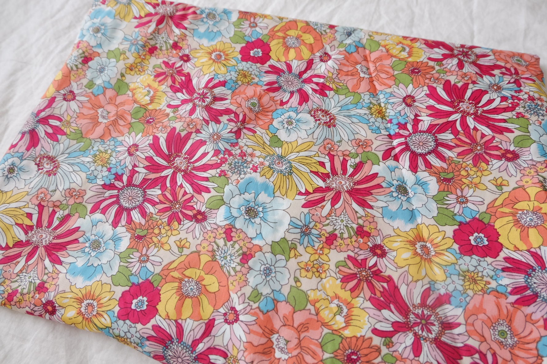 Vintage Summer Floral Cotton Poplin Fabric - 3.28 yd