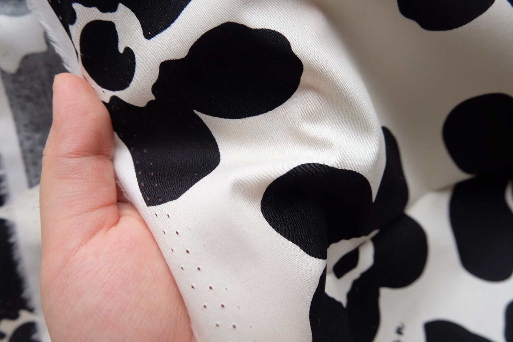 Black & White Graphic Floral Cotton Poplin – 2.2 yd / 3.3 yd