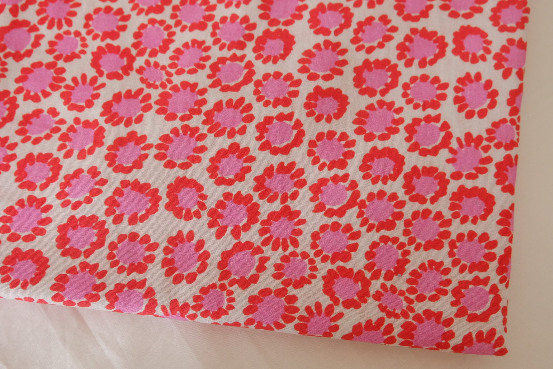 Retro Red Pink Floral Cotton Fabric – Soft Lightweight Cotton – 1.6 yd