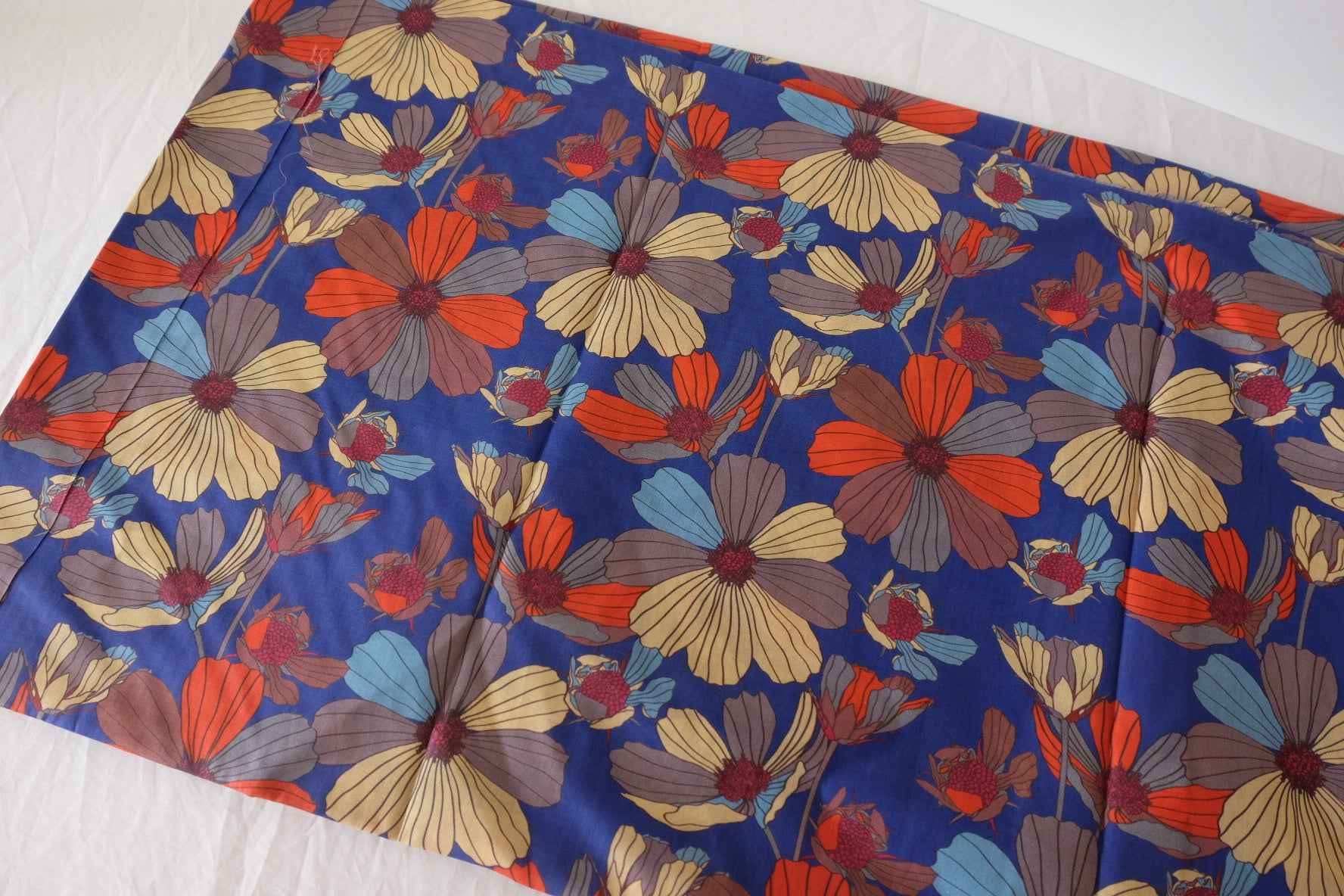 Bold Floral Cotton Lawn Fabric – 3.3 yd