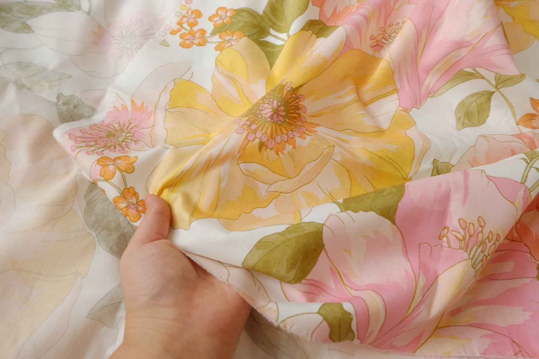 Bold Floral Cotton Poplin Fabric, Crisp Dress Weight, 3.28 Yards