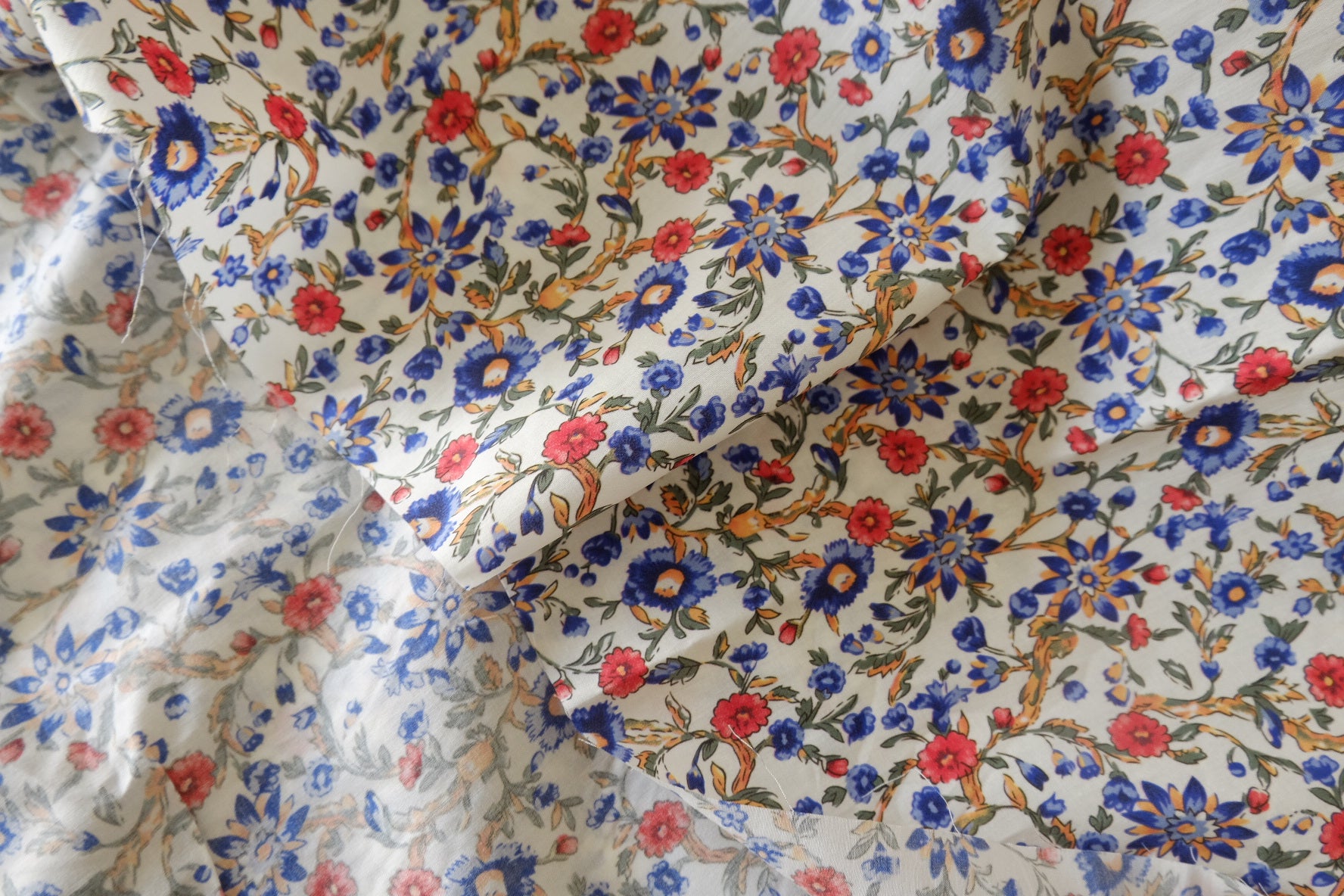 Red & Blue Trailing Floral Cotton Lawn Fabric – 2.46 yd Piece