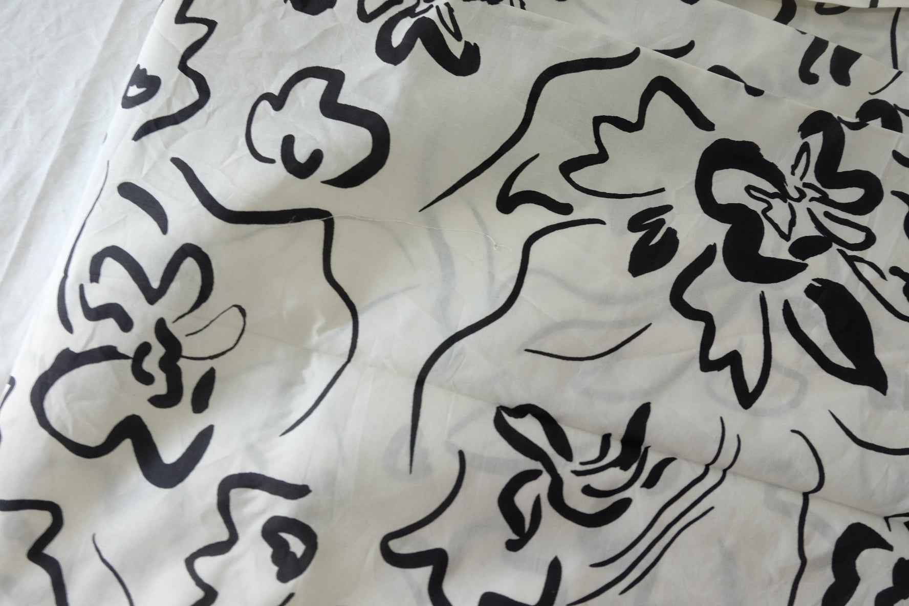 Monochrome Abstract Floral 60s Cotton Poplin Fabric – 2.2 yd