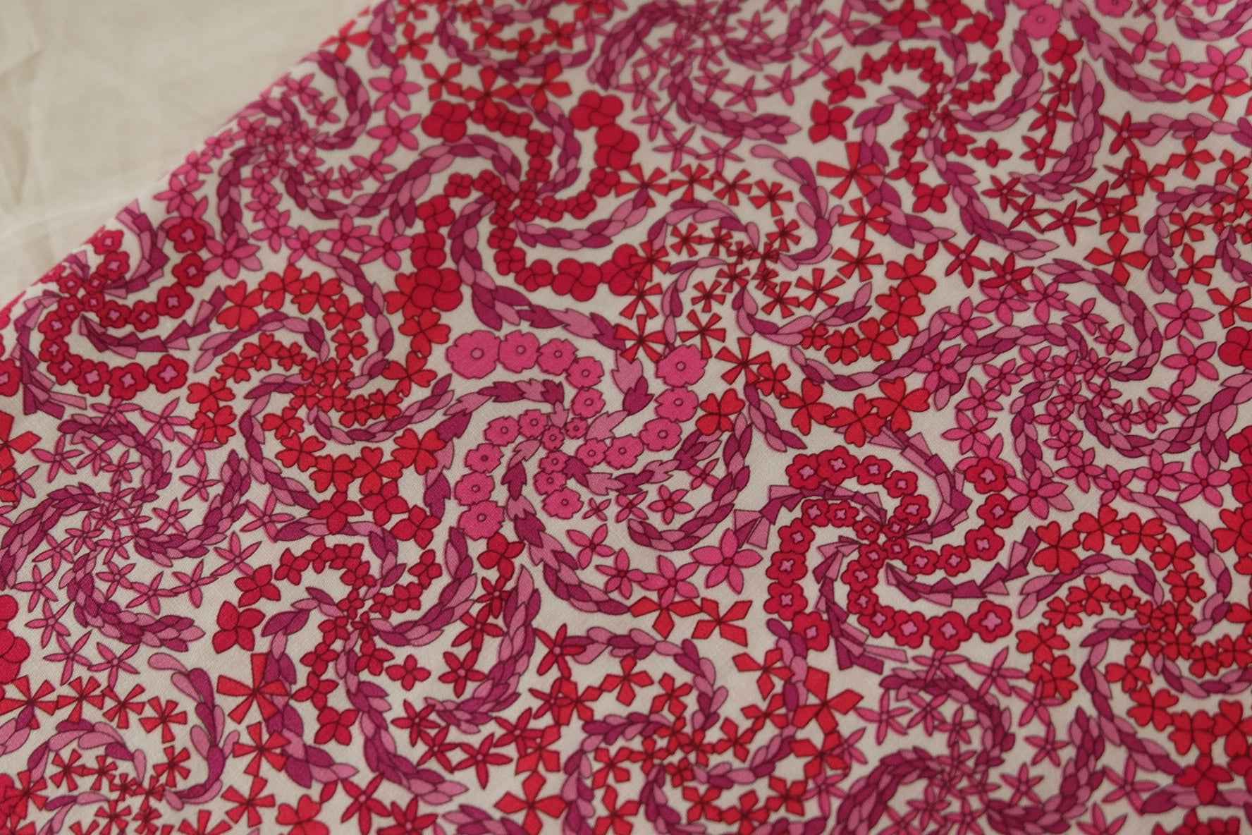 Pink Red Vine Floral Cotton Poplin Fabric – 2.2 Yards