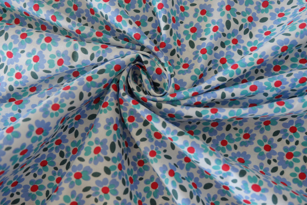 Blueberry Daisy – Floral Cotton Fabric | 2.2 Yards
