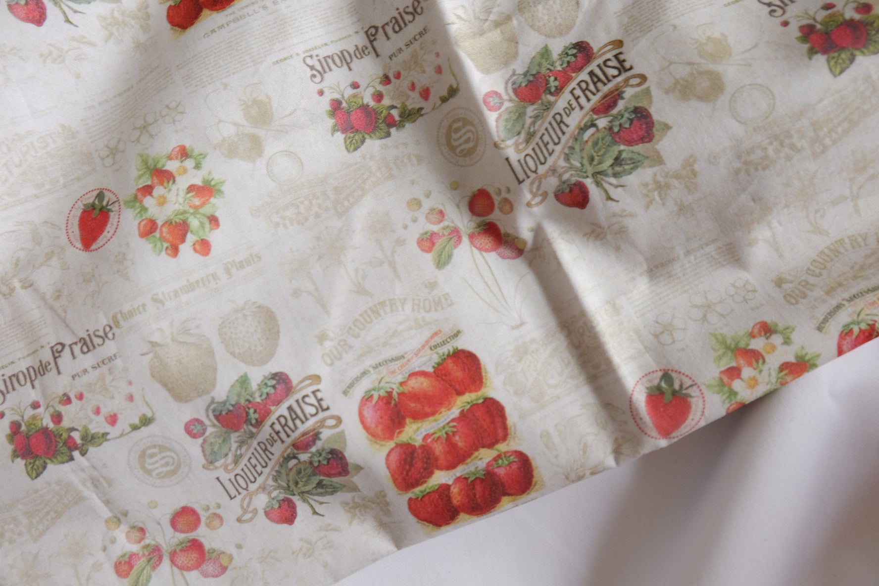 Vintage Strawberry Label 60s Cotton Poplin Fabric - 1.64 yd
