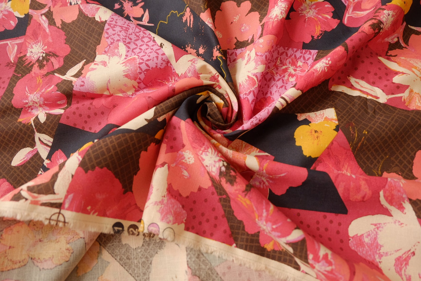 Showa-Inspired Patchwork Floral Linen Cotton Fabric, 3.28 Yards