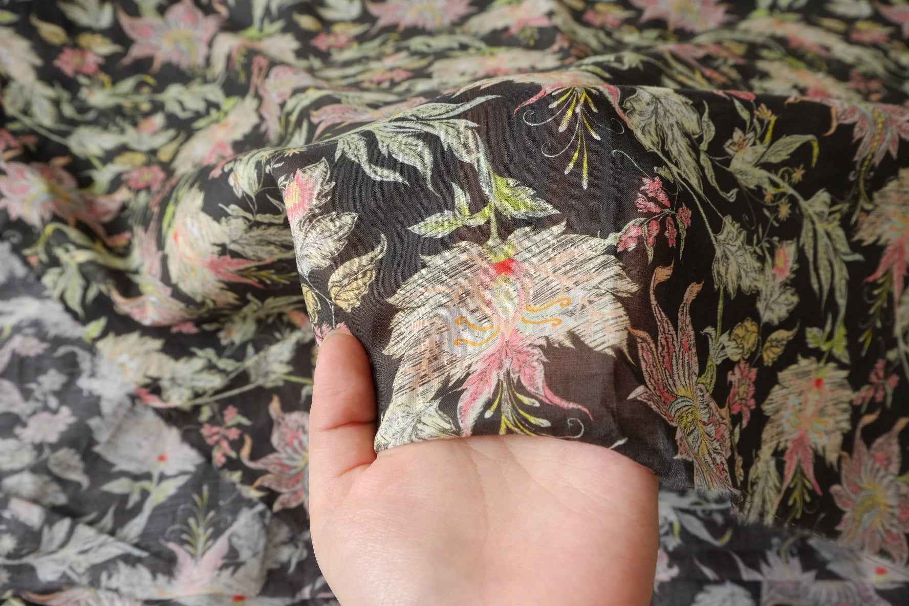Inky Romantic Floral Cotton Poplin Fabric, Lightweight 80s Cotton, 3.28 Yards