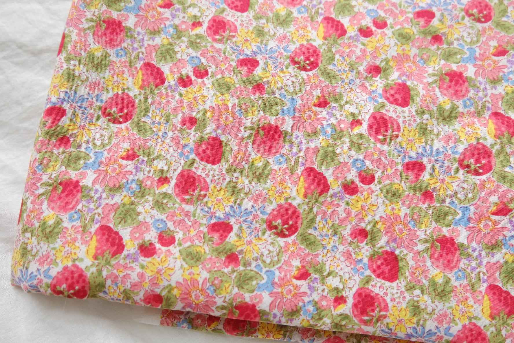 Strawberry Floral 40s Cotton Poplin Fabric - 2.19 yd