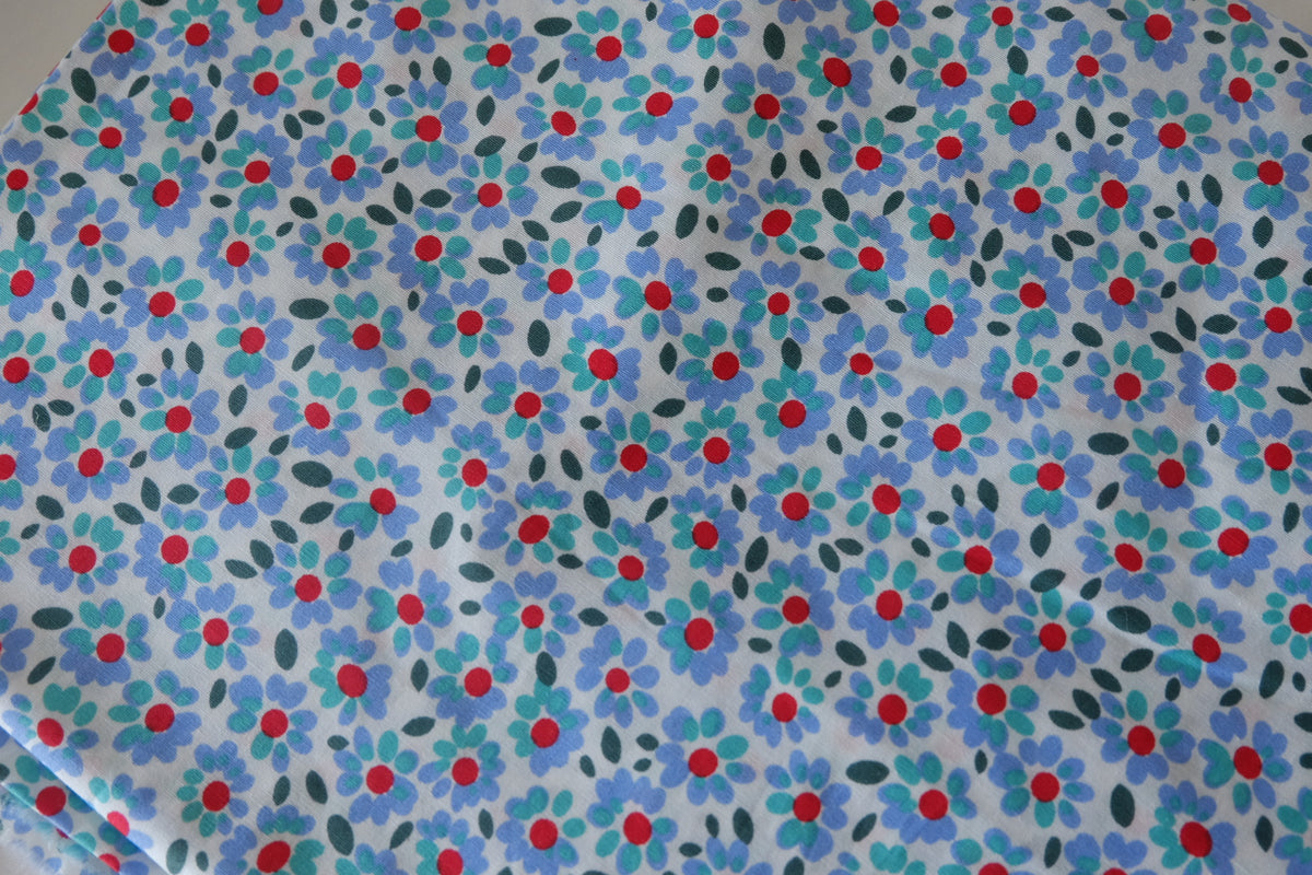 Blueberry Daisy – Floral Cotton Fabric | 2.2 Yards