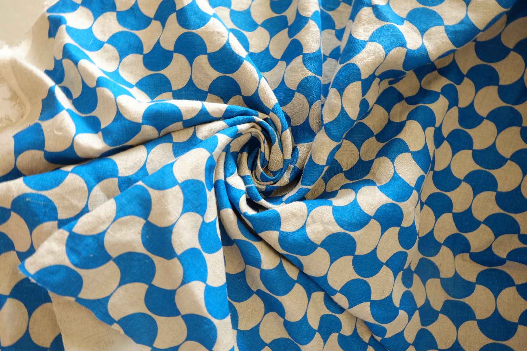 Cobalt Waves Rain-Dew Linen – 1.64 yd