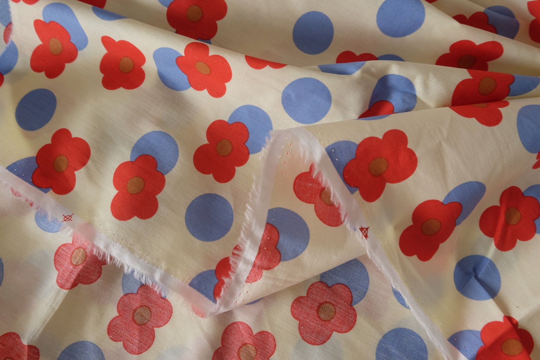 Retro Red Flower & Blue Dot Cotton Lawn – 3.28 yd