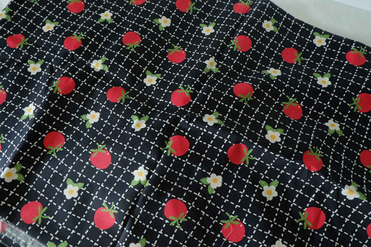 Tomato & Daisy High-Density Cotton Sateen Fabric – 1.6 yd