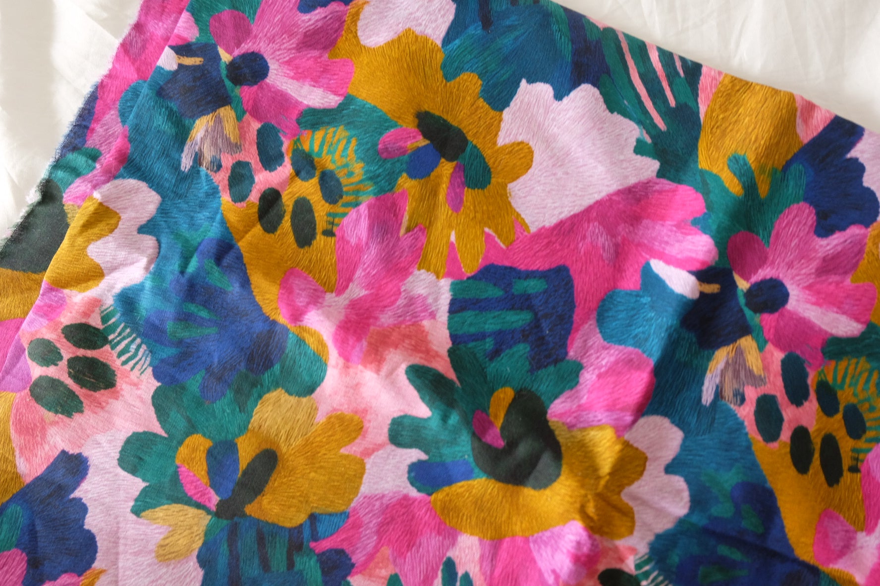 Bold Painterly Floral Cotton Fabric – 2.2 Yards