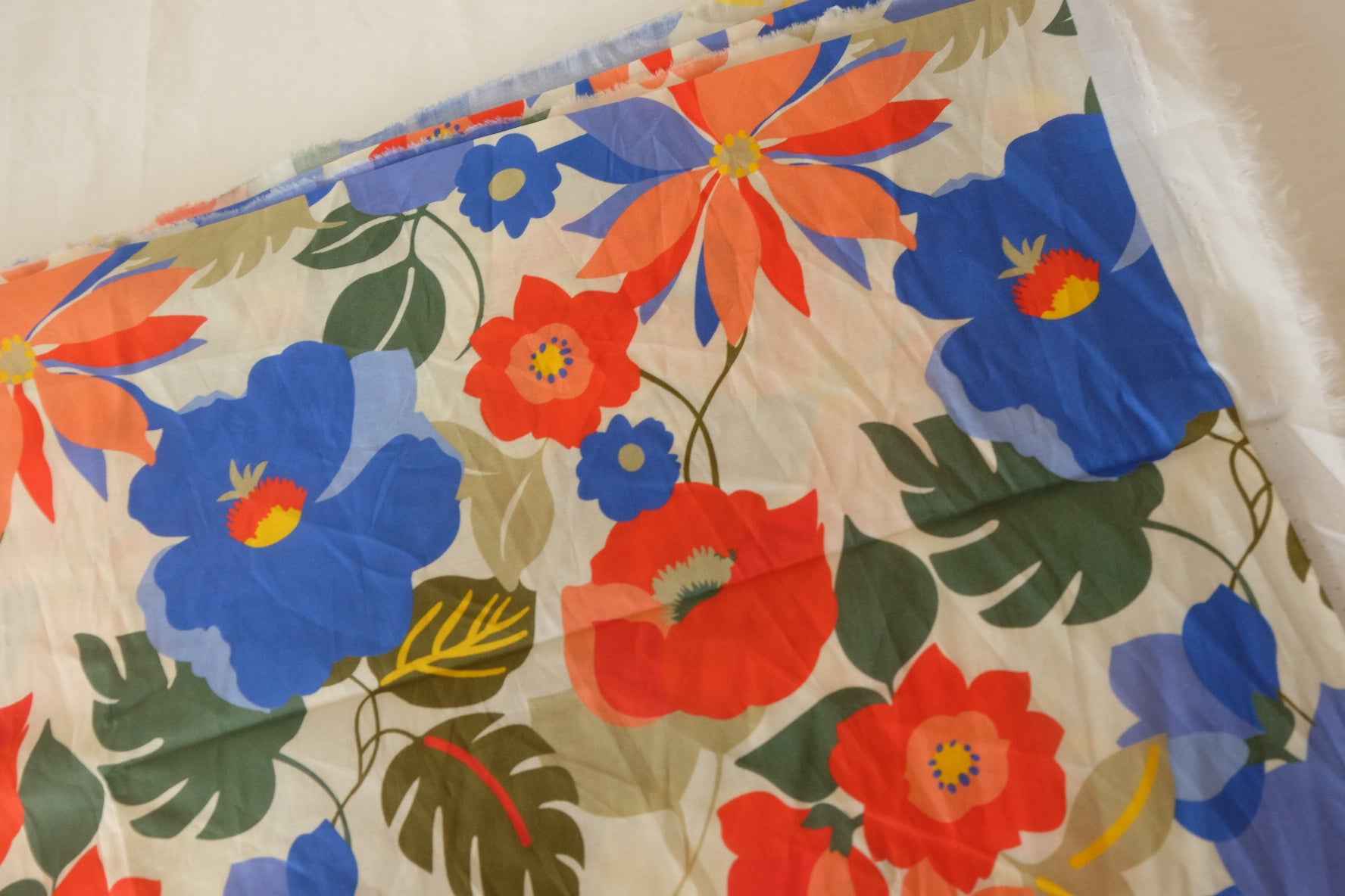 Retro Tropical Floral Cotton Lawn Dress Fabric – 3.1 yd