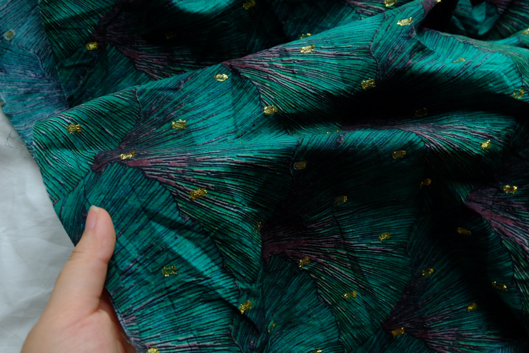 Emerald Fan Leaf Gold-Dobby Cotton Lawn – 2.4 yd