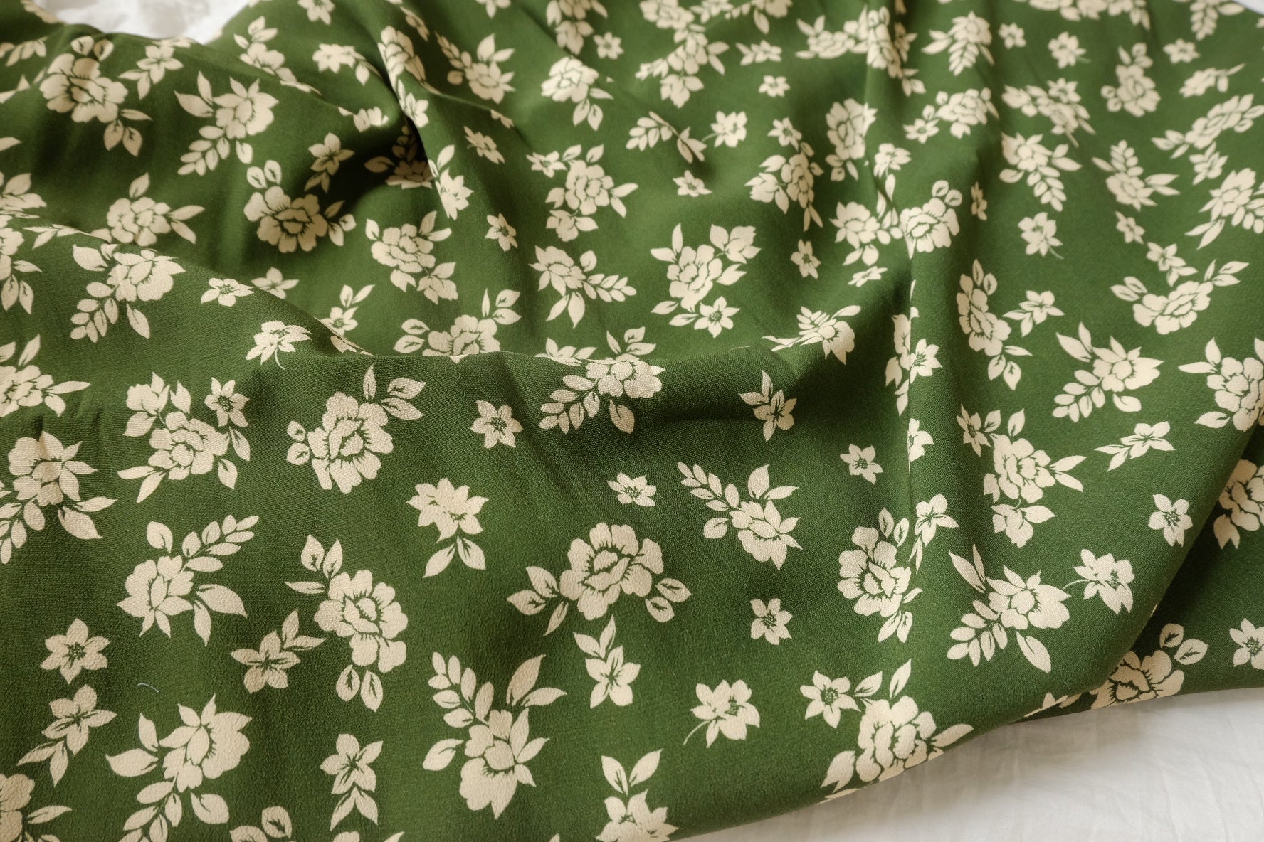 Green Floral Rayon Linen-Blend Fabric - 2.19 yd