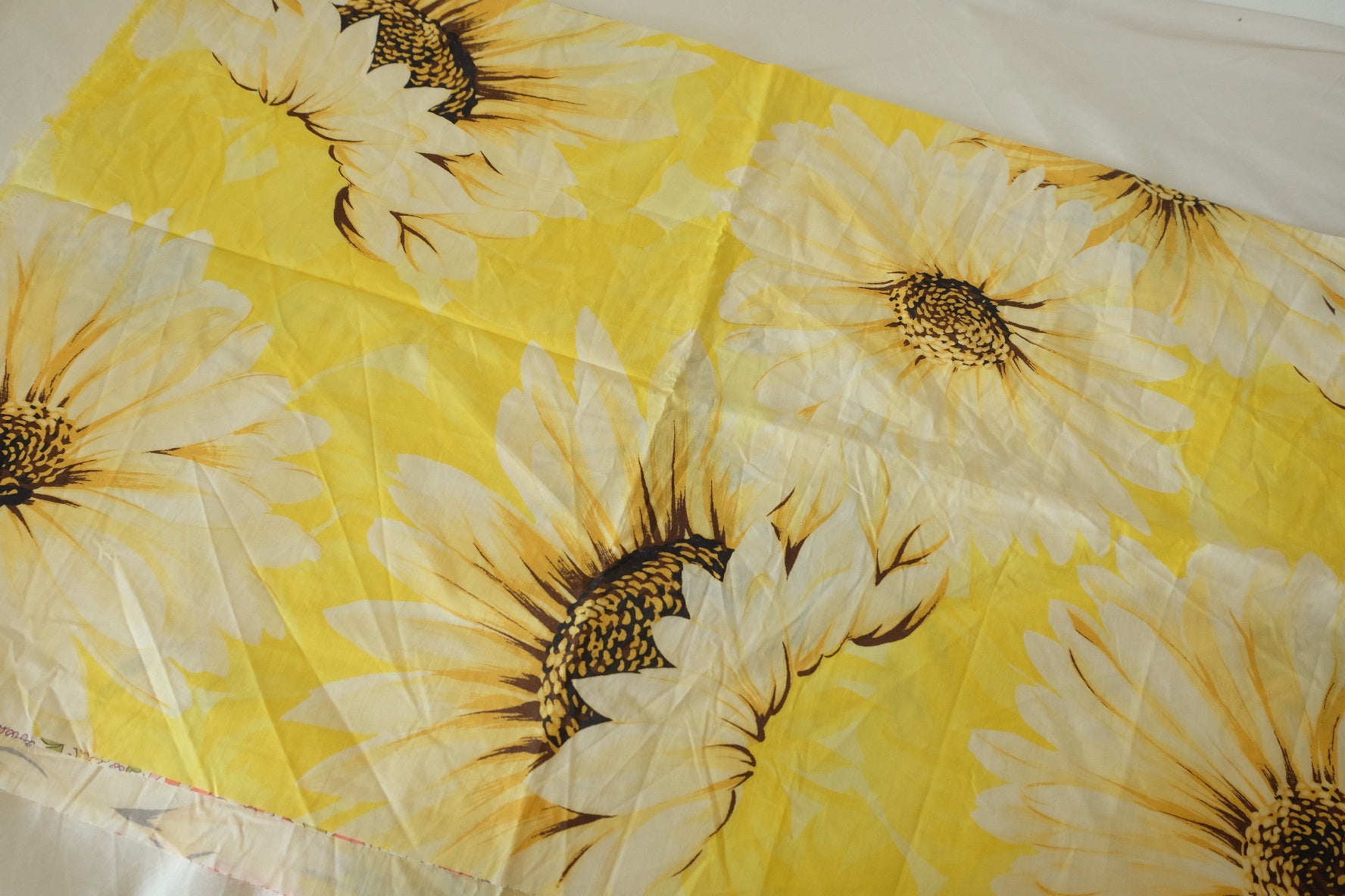 Yellow Daisy 60s Cotton Poplin Fabric – Oversized Floral Print – 1 yd