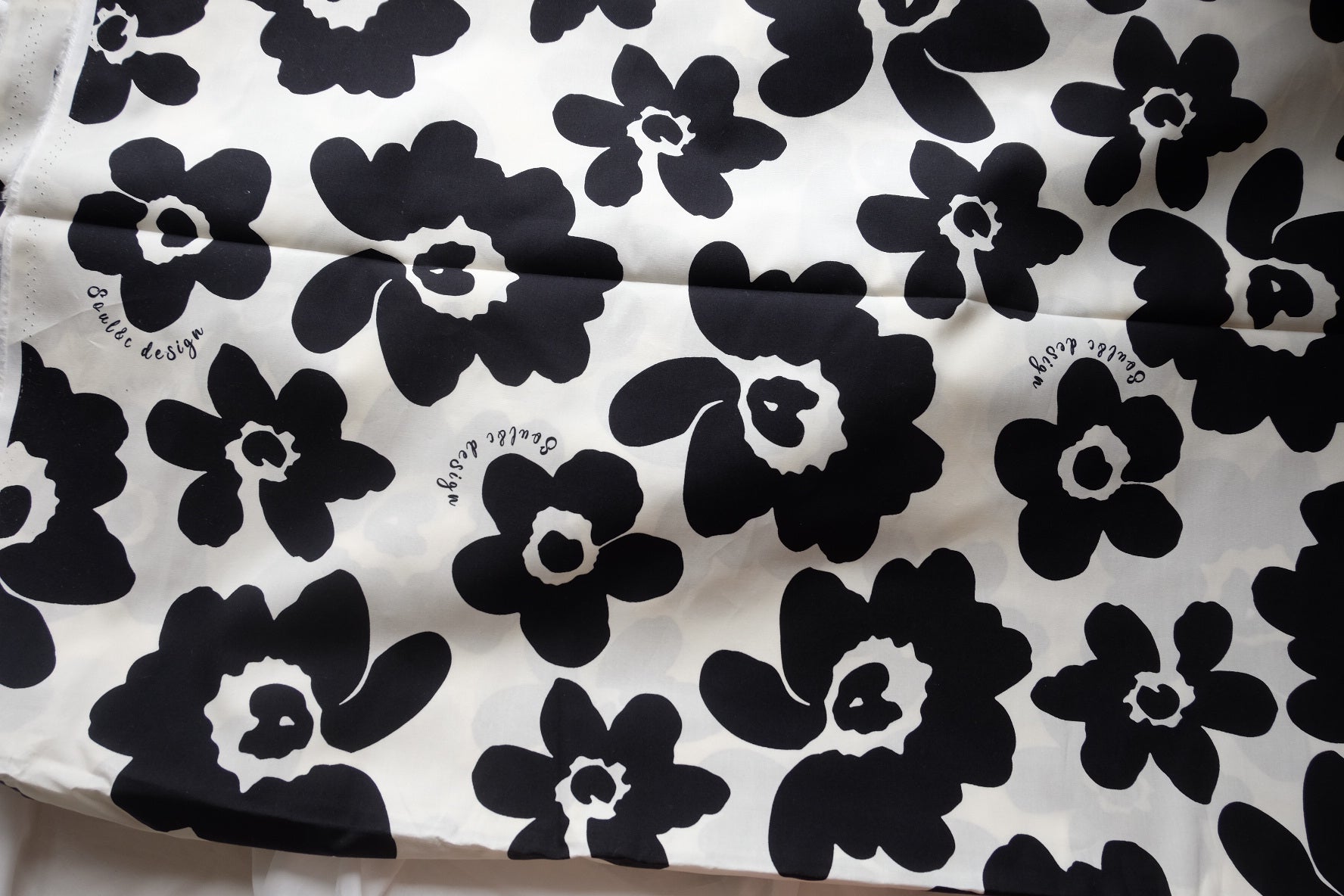 Black & White Graphic Floral Cotton Poplin – 2.2 yd / 3.3 yd