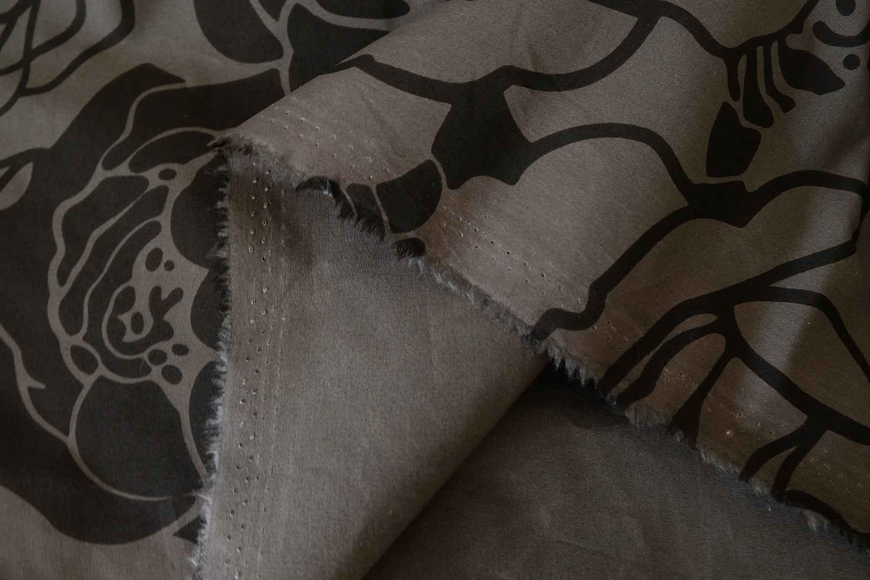 Dark Graphic Rose Heavy Cotton Poplin Fabric – 2 yd