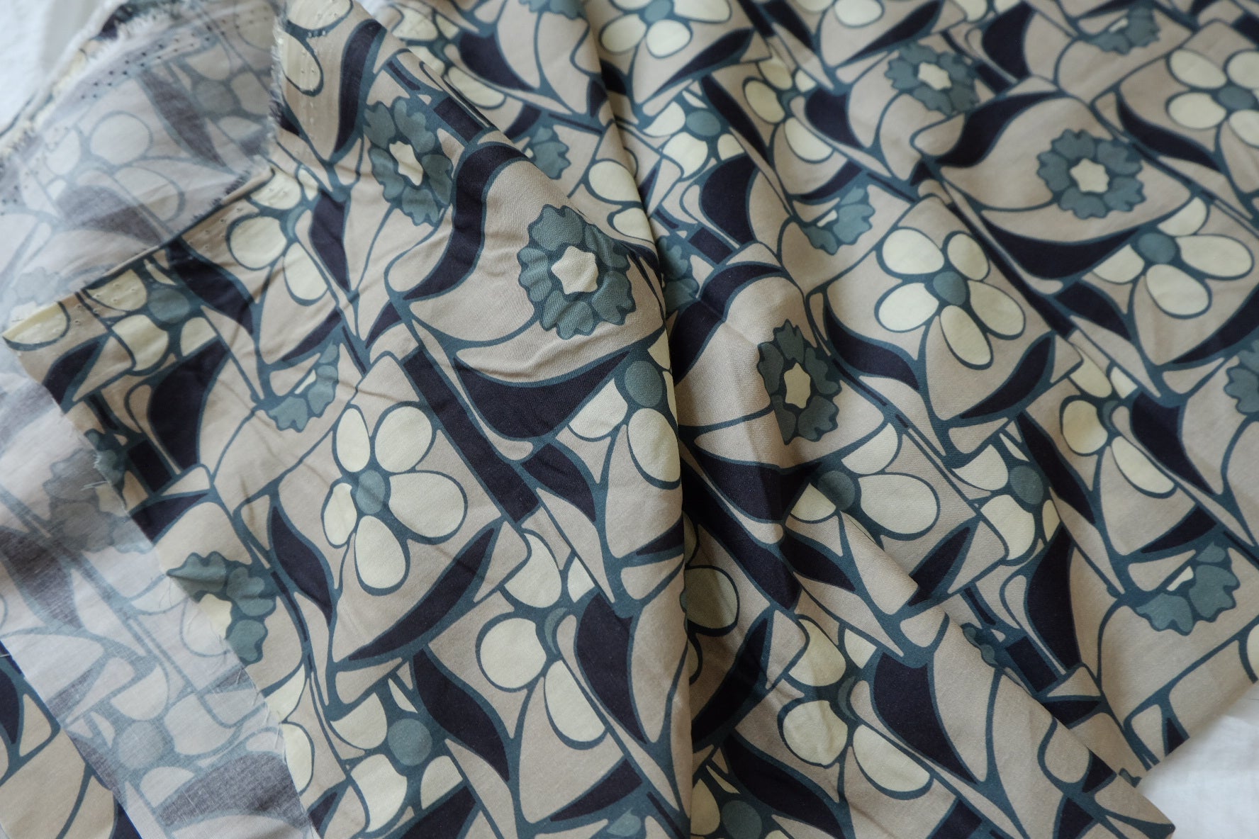 Blue Grey Retro Floral Cotton Lawn — 1 yd