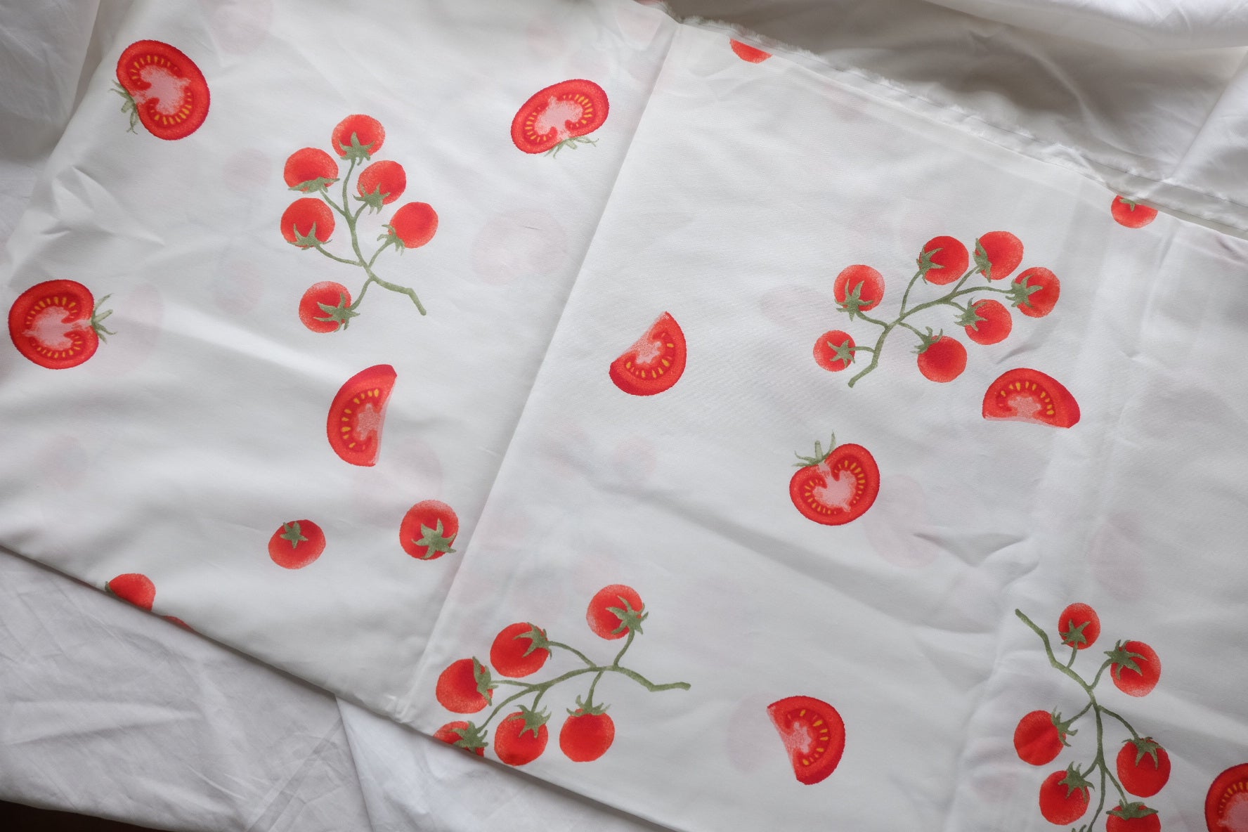 Tomato Print High-Density Cotton Poplin – 2.2 yd / 1.6 yd
