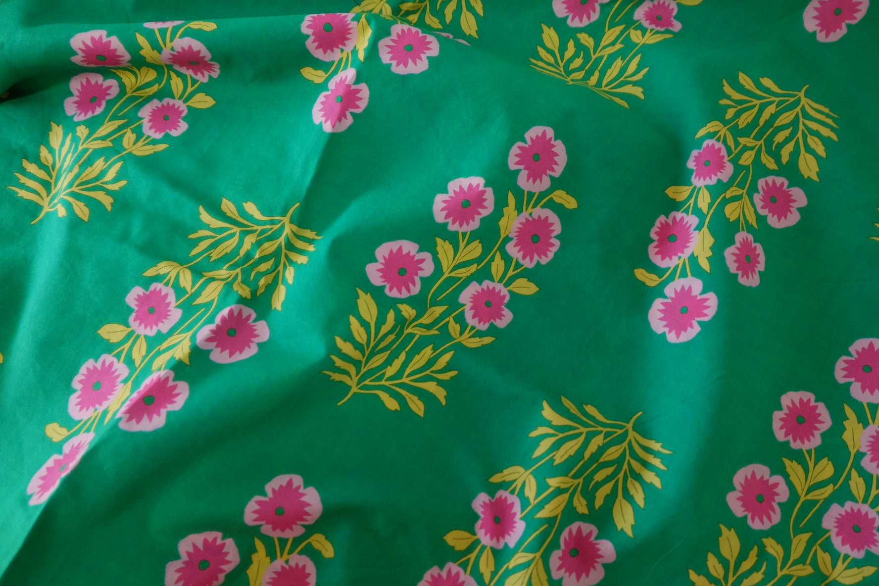 Emerald Pink Floral 60s Cotton Poplin Fabric – 3.1 yd