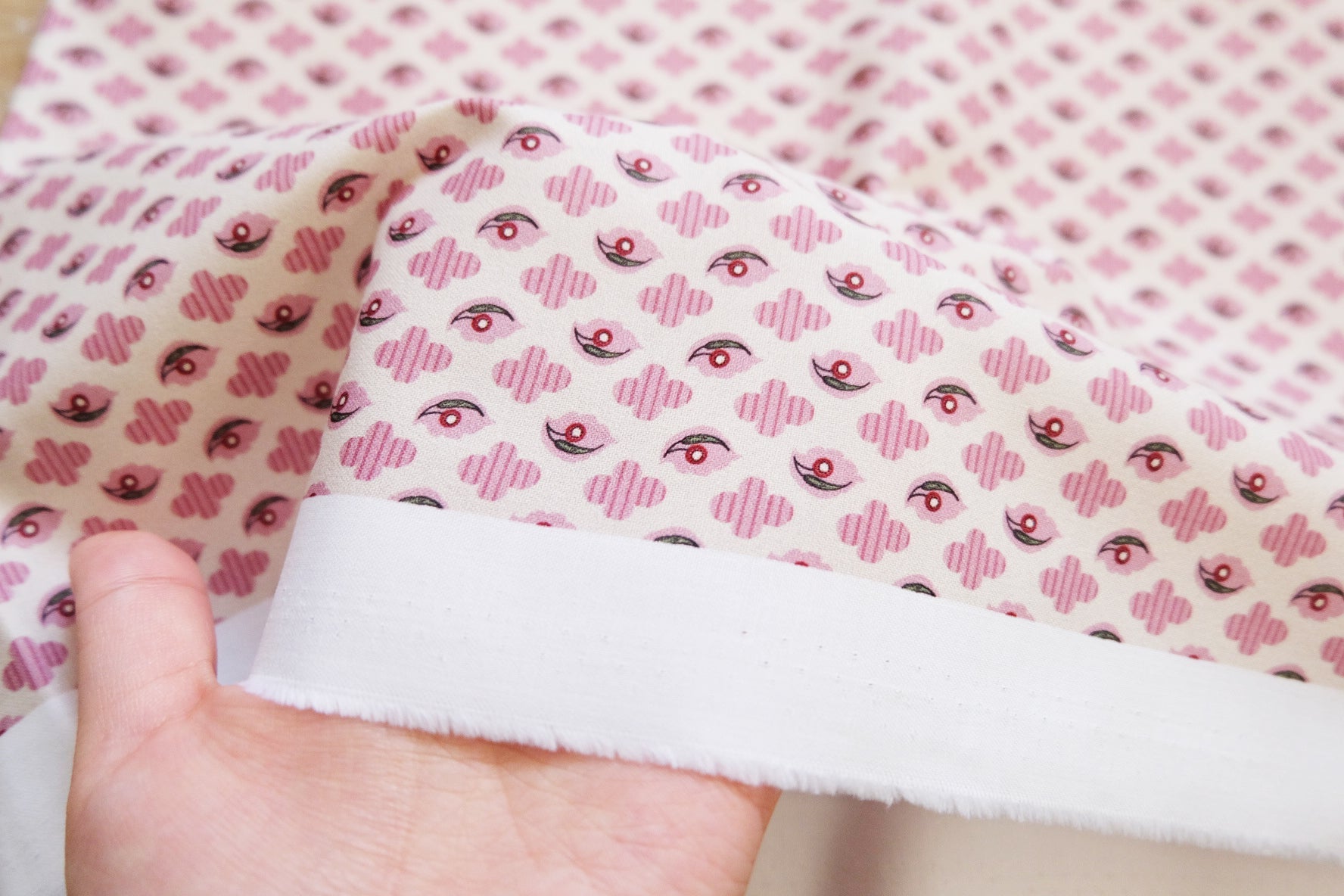 80s Cotton Print – Abstract Eye & Clover Motif - 1.9 yds - BUBBO