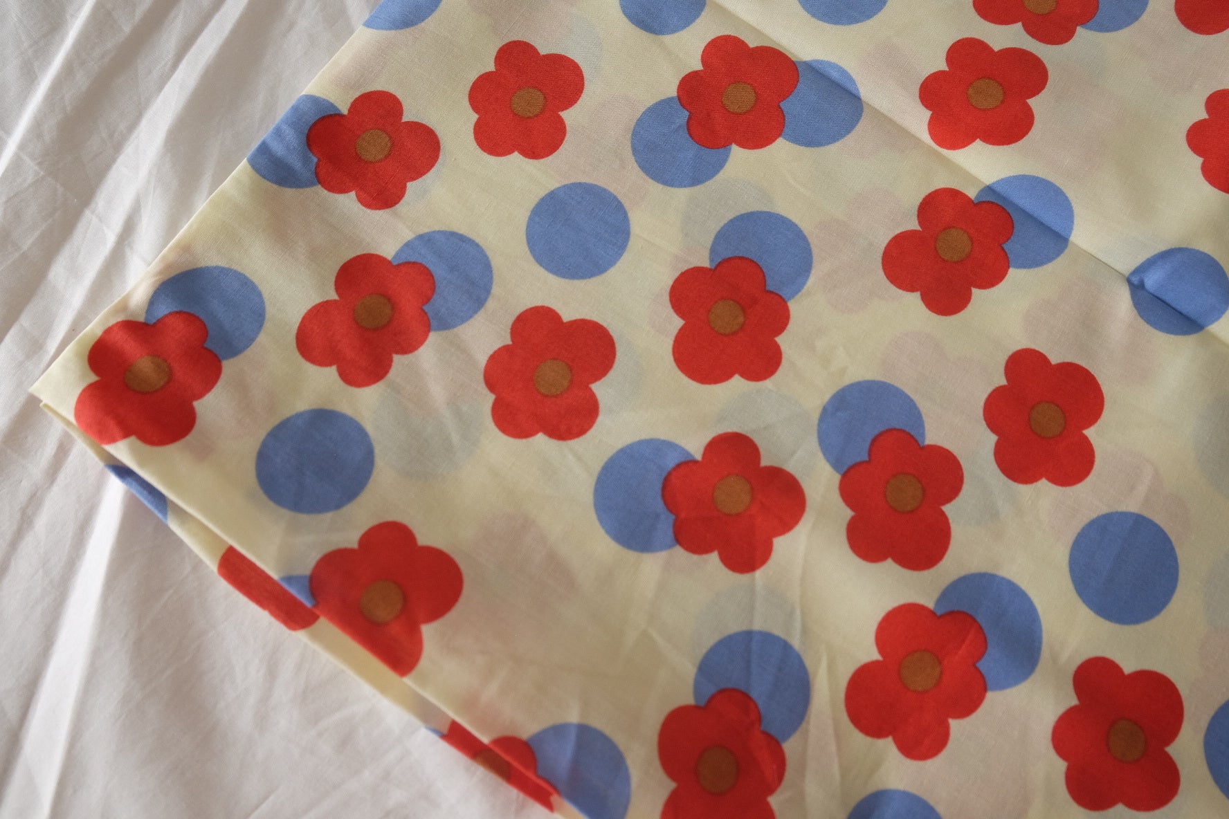 Retro Red Flower & Blue Dot Cotton Lawn – 3.28 yd