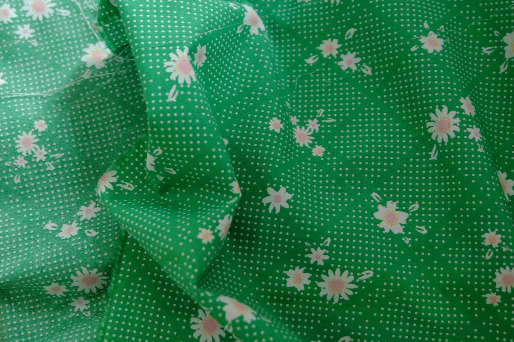 Green Daisy Cotton Lawn – 2.3 yd