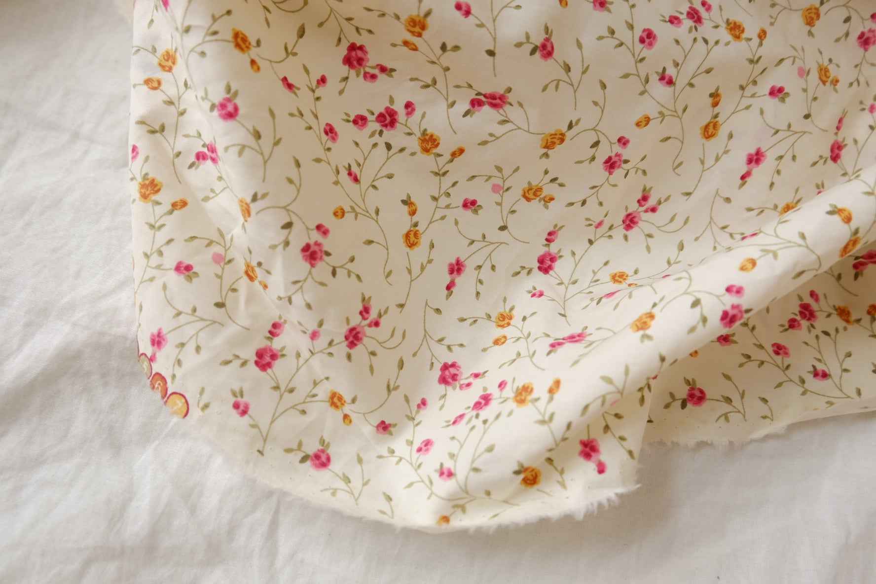 Tiny Vine Floral Cotton Poplin Fabric - 3.28 yd