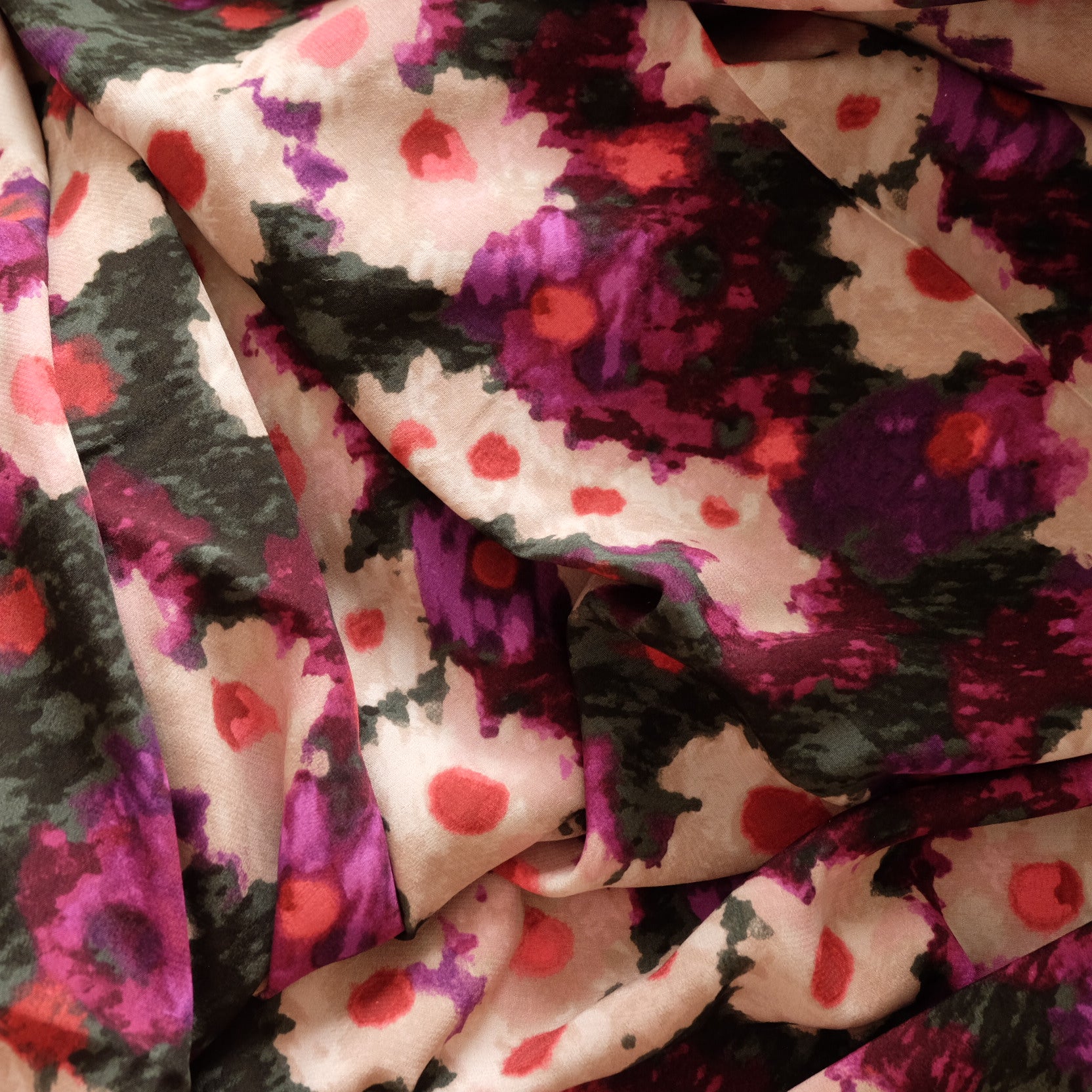 Painterly Viscose Satin-Feel Fabric – Fluid Abstract Floral